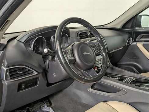 Used 2017 Jaguar F-PACE Premium image 9