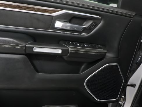 Used 2019 RAM 1500 Laramie AWD/4WD image 22
