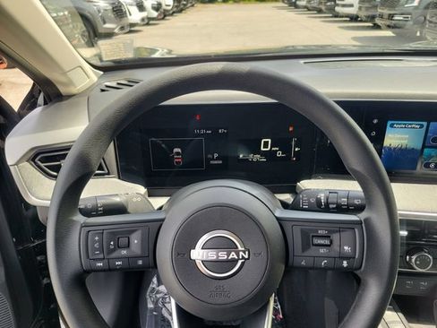 Used 2025 Nissan Kicks SV FWD image 19