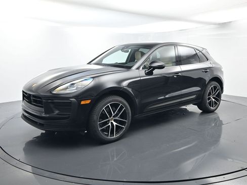 Certified 2024 Porsche Macan AWD/4WD image 1