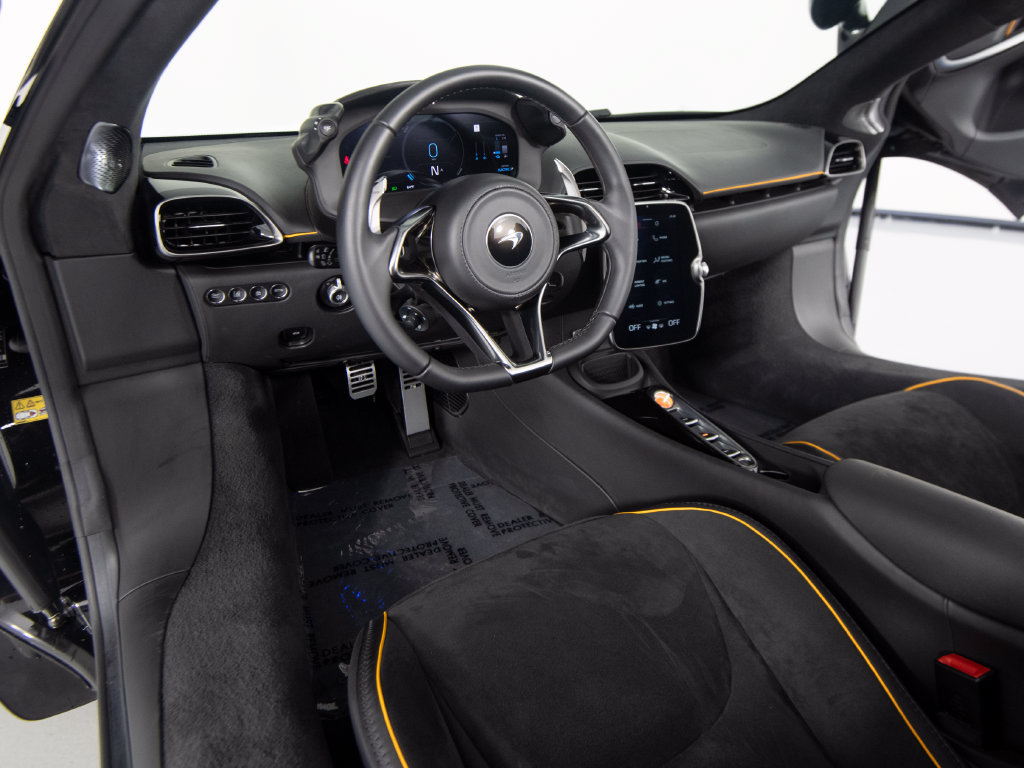 Used 2025 McLaren Artura Spider RWD image 15