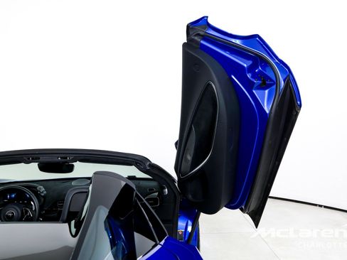 Used 2025 McLaren Artura Spider image 19