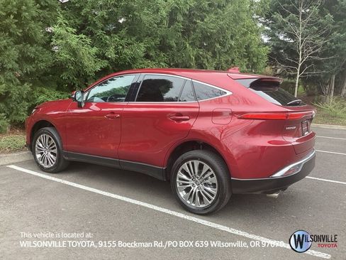 Used 2024 Toyota Venza Limited image 9