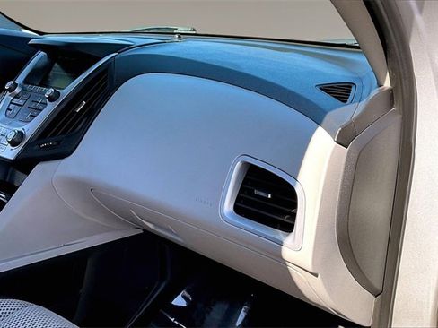 Used 2017 Chevrolet Equinox LS image 22