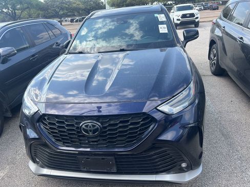 Used 2022 Toyota Highlander XSE image 2