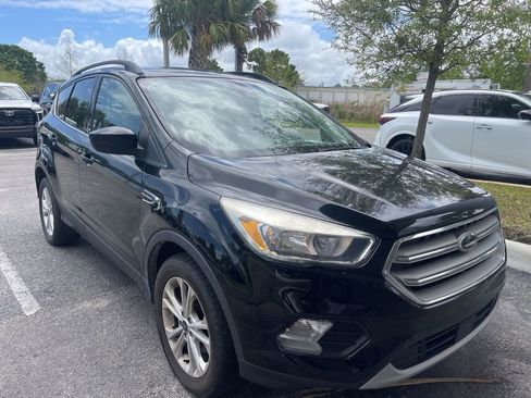 Used 2018 Ford Escape SE w/ Ford Safe & Smart Package image 2
