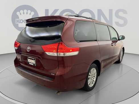 Used 2014 Toyota Sienna XLE w/ Entertainment Package FWD image 8