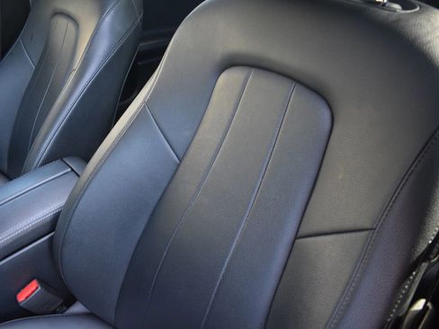 Used 2021 Mercedes-Benz GLB 250 4MATIC w/ Premium Package image 9