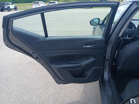 Used 2022 Nissan Altima 2.5 S FWD image 32