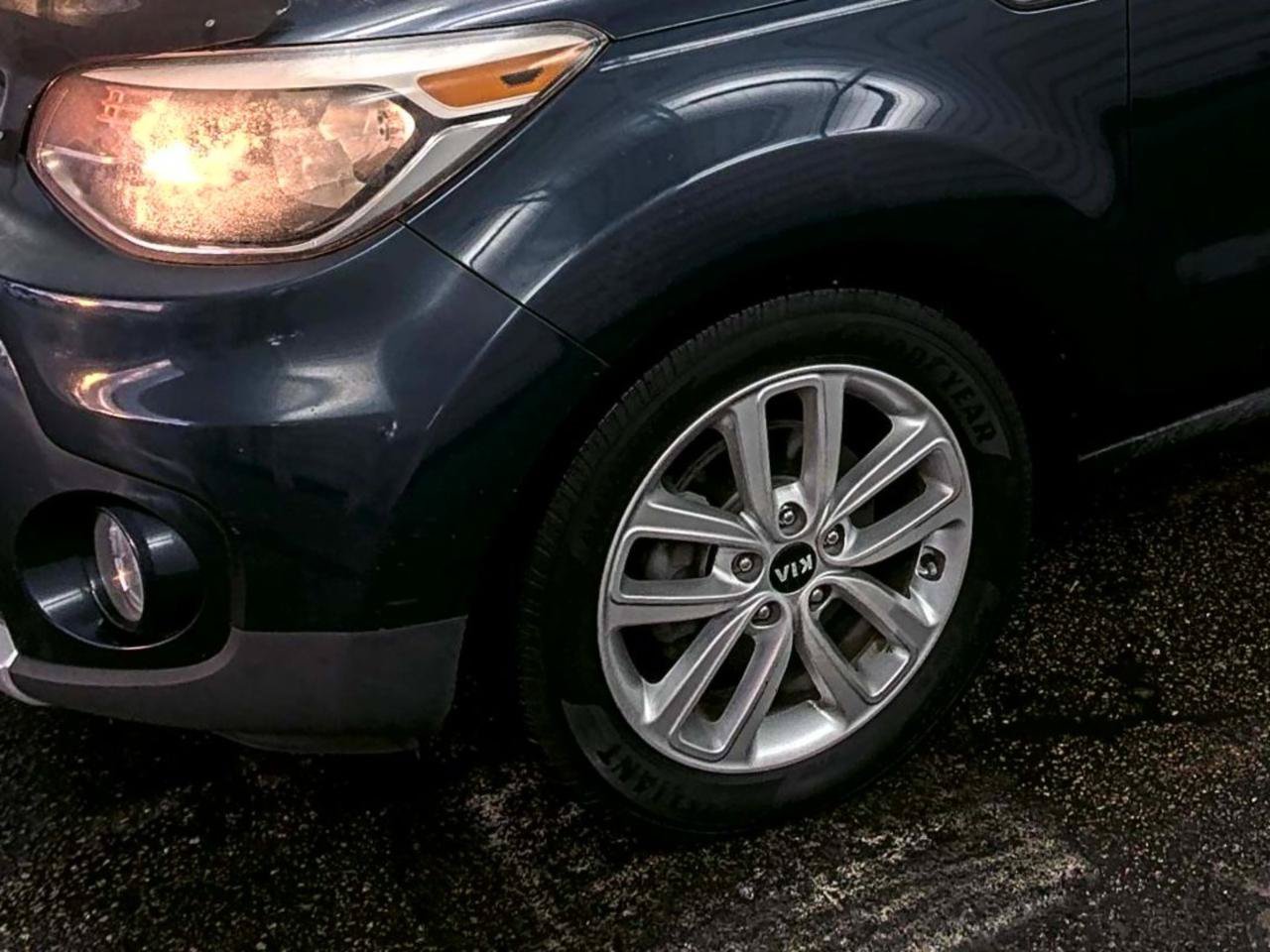 Used 2017 Kia Soul + FWD image 12