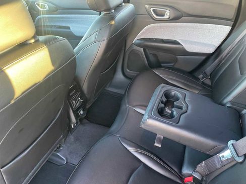 Used 2024 Jeep Compass Latitude image 27