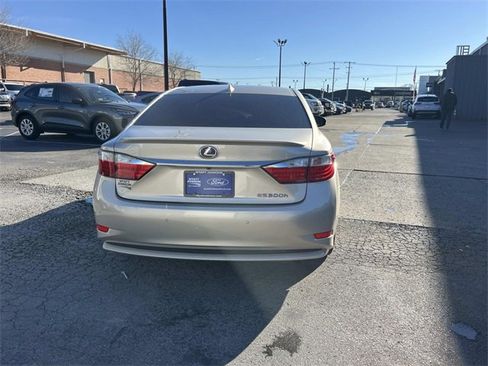 Used 2015 Lexus ES 300h image 4