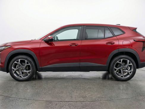 Used 2025 Chevrolet Trax LT FWD image 5