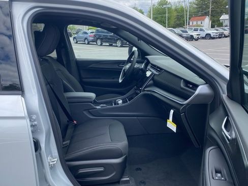 New 2025 Jeep Grand Cherokee L Laredo w/ Luxury Tech Group I image 28