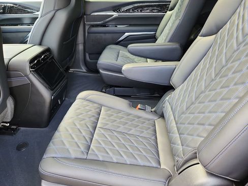 Used 2026 Cadillac Escalade IQL Sport 1 w/ LPO, ONYX Package AWD/4WD image 5