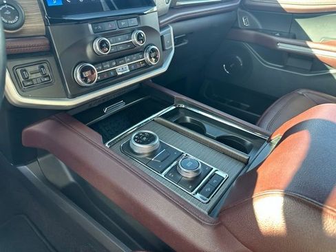 Used 2023 Ford Expedition Max Limited image 9