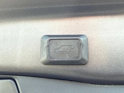 Used 2022 Toyota RAV4 XLE Premium AWD/4WD image 17