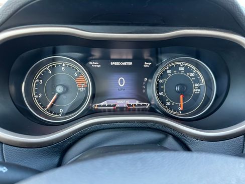 Certified 2016 Jeep Cherokee Limited image 11