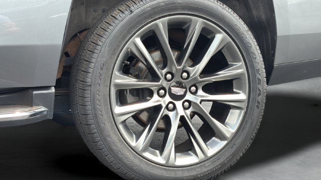 Used 2019 Cadillac Escalade Luxury w/ Escalade Sport Edition AWD/4WD image 35