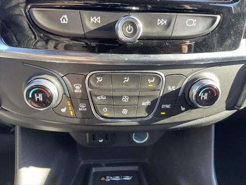 Used 2023 Chevrolet Traverse LT image 29