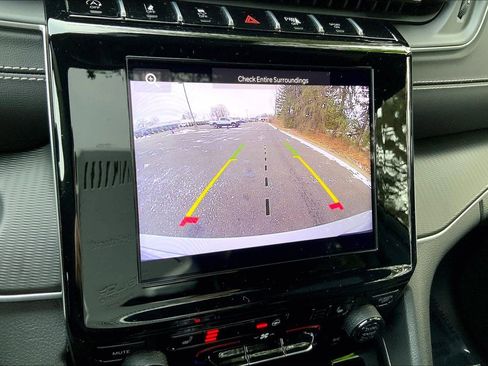 Certified 2025 Jeep Grand Cherokee Altitude image 23