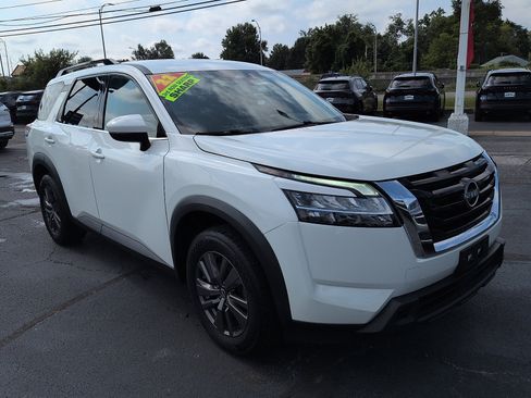 Used 2022 Nissan Pathfinder SV FWD image 1