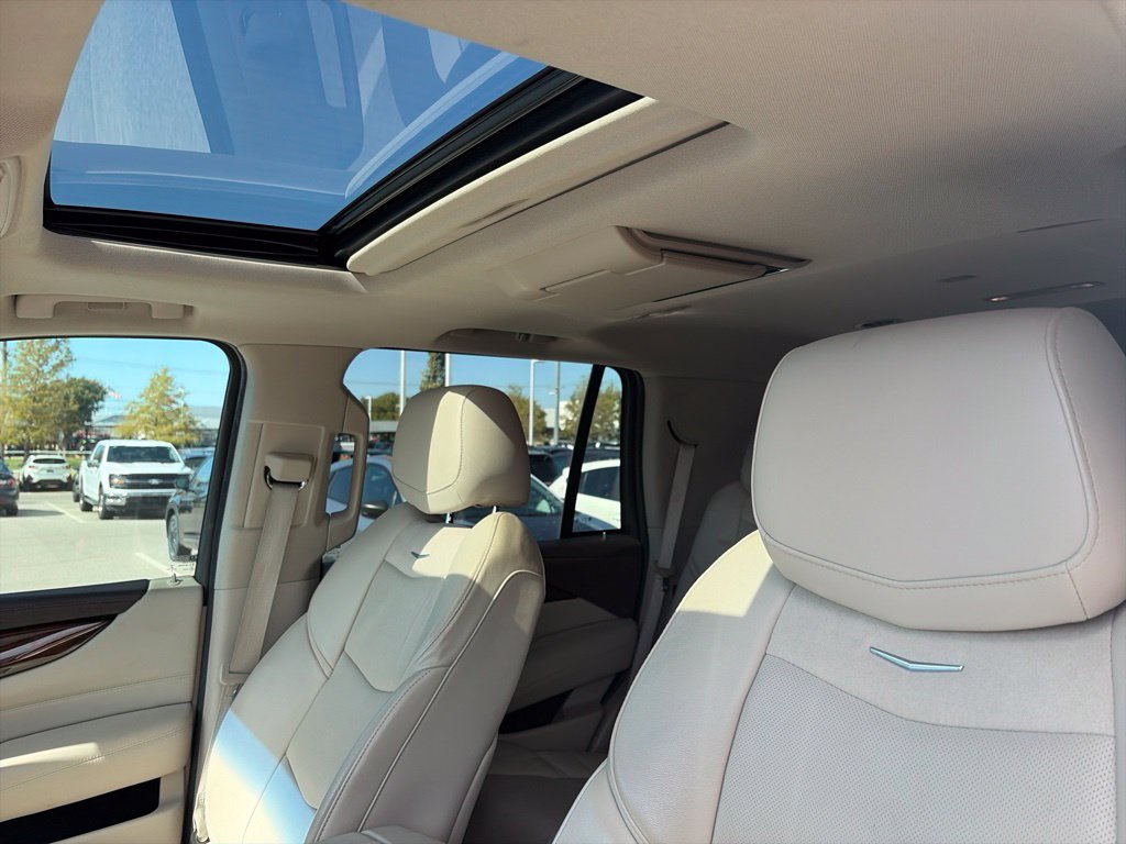 Used 2017 Cadillac Escalade Premium Luxury RWD image 5