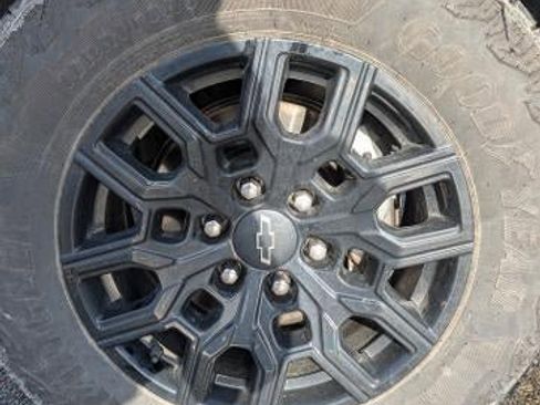 Used 2024 Chevrolet Colorado Trail Boss w/ Technology Package image 8