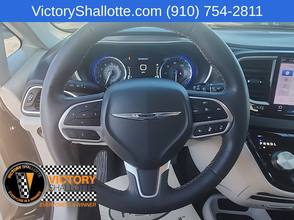 Certified 2022 Chrysler Pacifica Touring-L FWD image 11