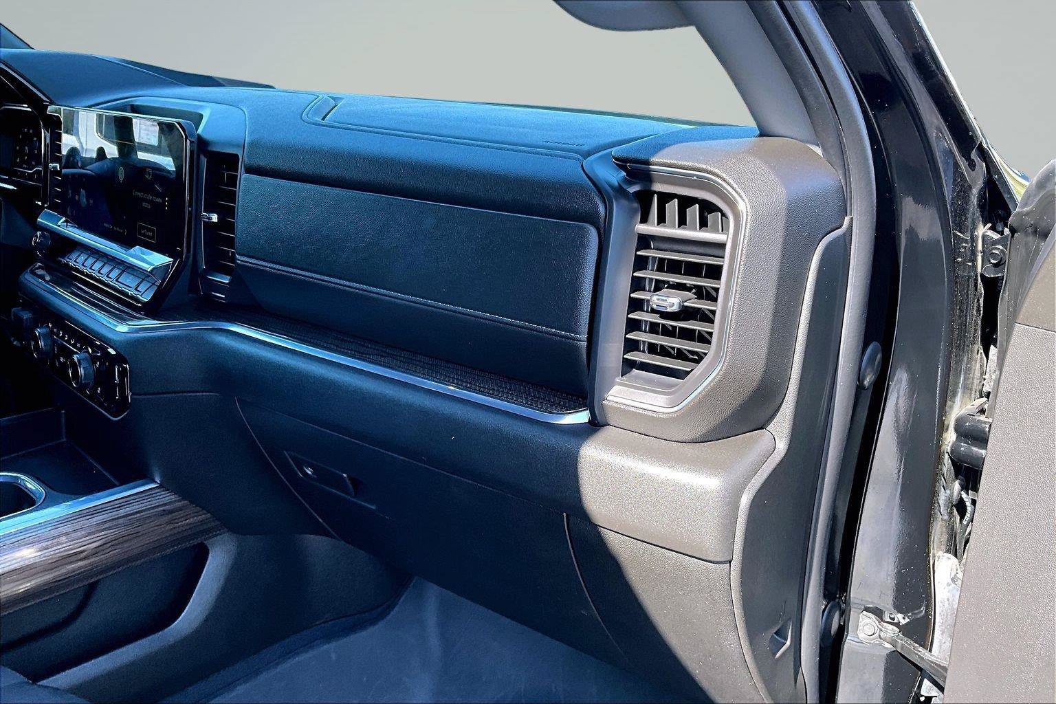 Used 2024 Chevrolet Silverado 1500 RST w/ Convenience Package II AWD/4WD image 18