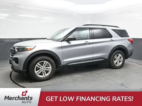 Used 2022 Ford Explorer XLT AWD/4WD image 3