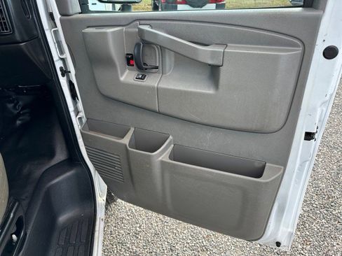 Used 2017 Chevrolet Express 3500 image 26