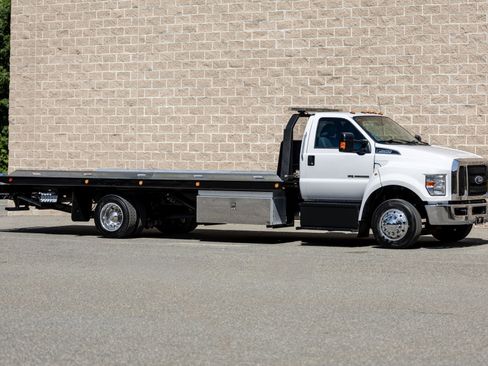 Used 2018 Ford F650 2WD Regular Cab Super Duty image 22