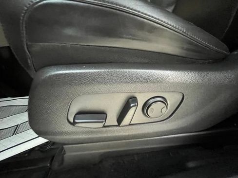 Used 2024 Kia Carnival EX FWD image 29