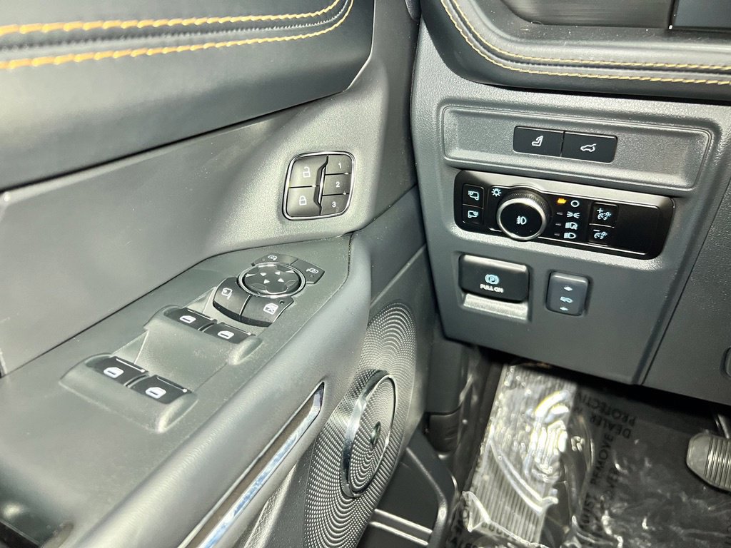 Used 2024 Ford Expedition Platinum AWD/4WD image 25
