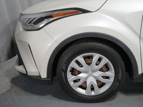 Used 2020 Toyota C-HR LE FWD image 5
