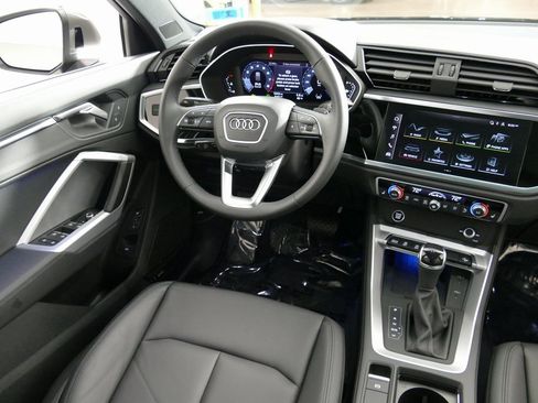 Certified 2025 Audi Q3 2.0T Premium Plus w/ Premium Plus Package image 25