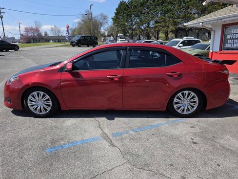 Used 2017 Toyota Corolla LE image 9