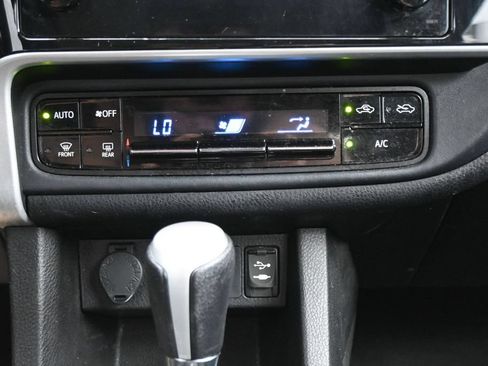 Used 2018 Toyota Corolla LE FWD image 21