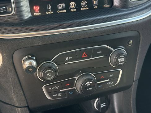 Used 2016 Dodge Charger SXT image 21