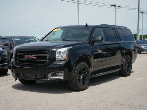 Used 2019 GMC Yukon XL SLT w/ Open Road Package AWD/4WD image 9