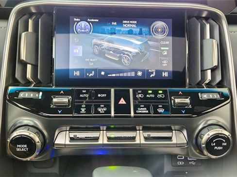 Used 2024 Lexus LX 600 4WD w/ Luxury Package image 52