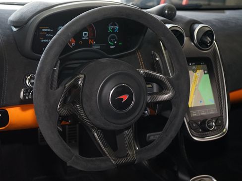 Used 2018 McLaren 570S Coupe RWD image 17