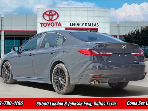 Used 2025 Toyota Camry SE FWD image 7