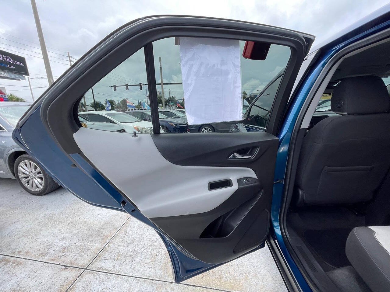 Used 2019 Chevrolet Equinox LT FWD image 11