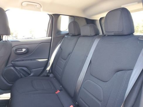 Used 2022 Jeep Renegade Latitude image 9