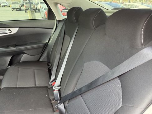 Used 2022 Kia Forte LXS w/ LXS Technology Package image 9