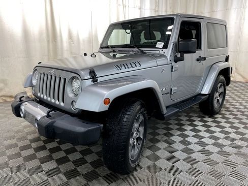 Used 2018 Jeep Wrangler Sahara w/ Connectivity Group AWD/4WD image 11