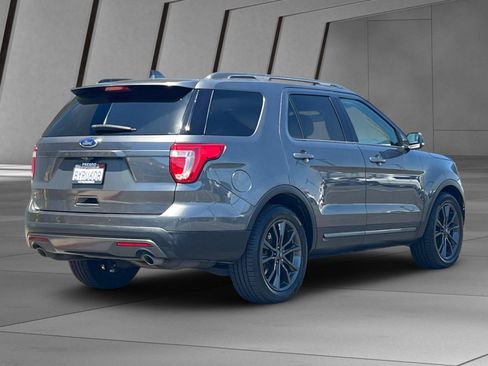 Used 2017 Ford Explorer XLT w/ Equipment Group 202A FWD image 4