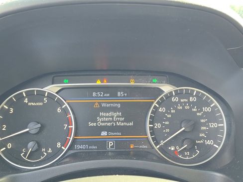 Used 2022 Nissan Altima 2.5 SR FWD image 2